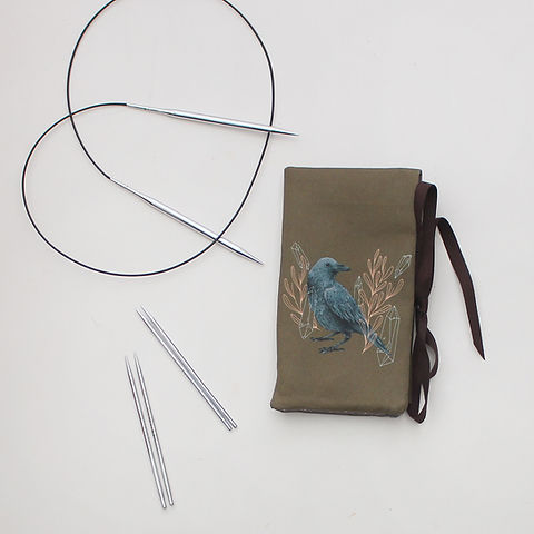 Blue Rabbit House - Amber the Raven - Interchangeable Needle Case